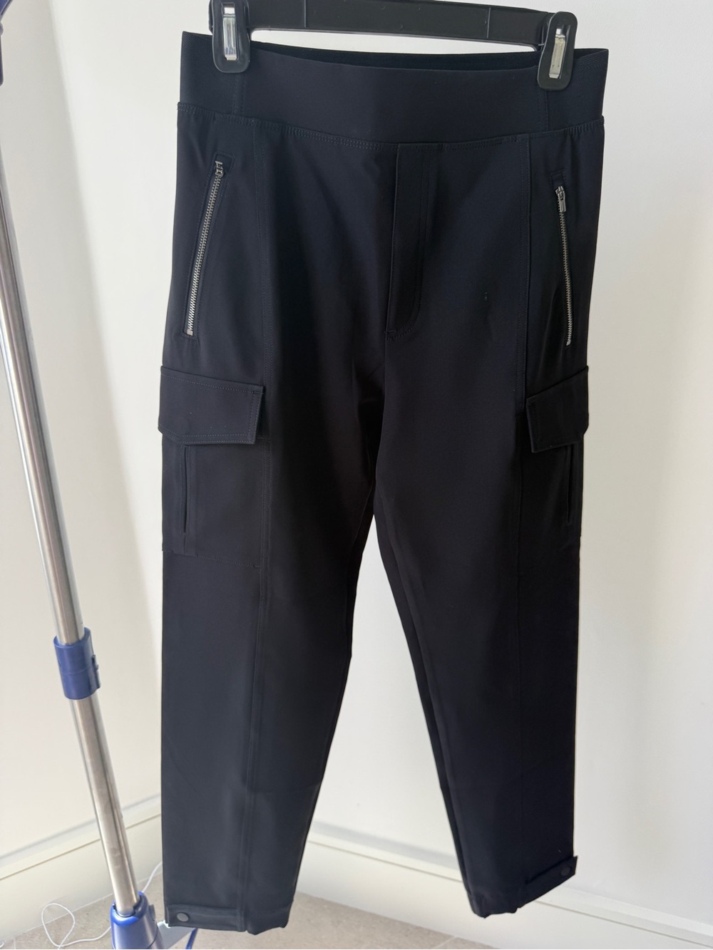 Women’s, Endless High-Rise Cargo Pants - Black, size 4 - Picture 4 of 4